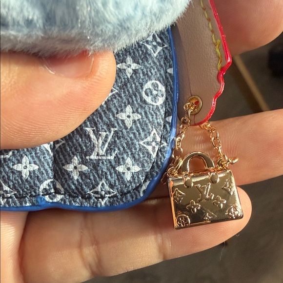 Louis Vuitton -Vivienne Fashionista bag charm made of mink fur and leather - Picture 6 of 10